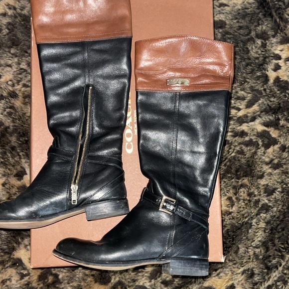Beautiful Coach leather boots in size 5.5 - Picture 4 of 7